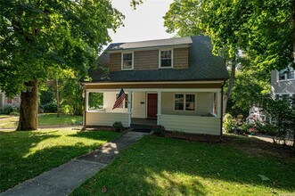 259 Woodbine Ave in Northport, NY - Building Photo - Building Photo