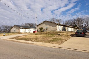 211 Oak St. Apartments in Clarksville, TN - Building Photo