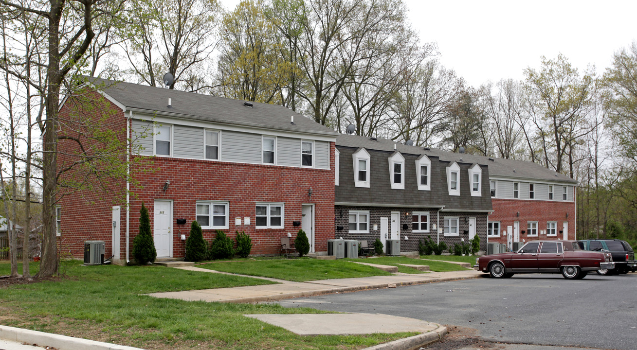 Oaktree Apartments in Joppa, MD - Building Photo