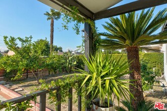 6122 Satsuma Ave in Los Angeles, CA - Foto de edificio - Building Photo