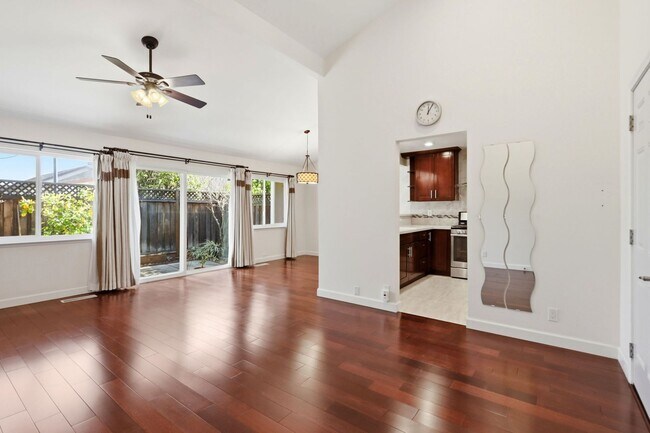 1348 Merrivale West Square in San Jose, CA - Building Photo - Building Photo