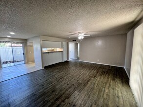 1250 E Shaw Ave in Fresno, CA - Building Photo - Building Photo