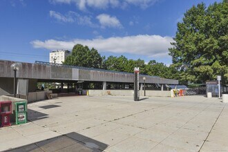 10401 Grosvenor Pl, Unit Grosvenor Park III in Rockville, MD - Foto de edificio - Building Photo