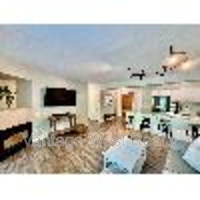 2425-2425 Mt Baldy Dr in Kelowna, BC - Building Photo - Building Photo