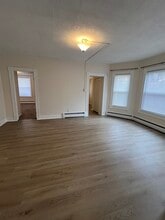 211 Spring St, Unit 1st Floor in Moosic, PA - Building Photo - Building Photo