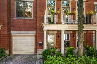 428 N Clinton St in Chicago, IL - Foto de edificio - Building Photo