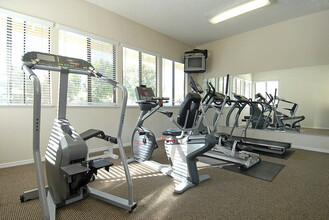 Woodside Village in Ventura, CA - Foto de edificio - Building Photo