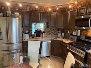 4 Folkstone Ct in North Brunswick, NJ - Building Photo - Building Photo