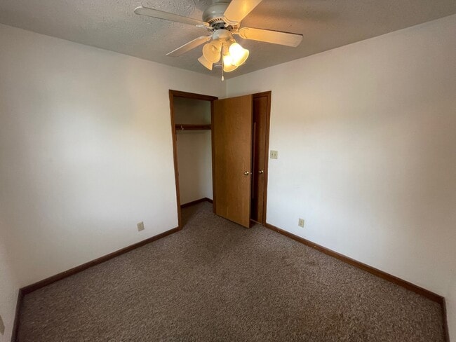 Leslie Manor Apartments in West Lafayette, IN - Foto de edificio - Building Photo