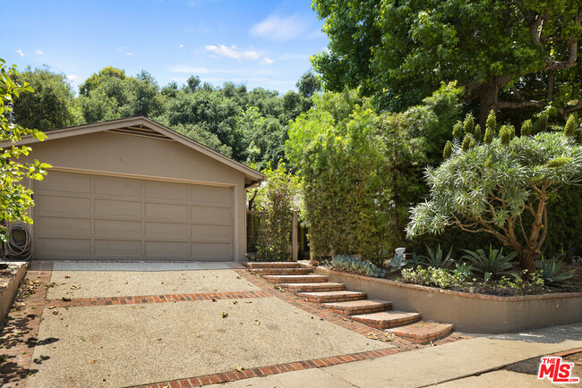 1017 Bienveneda Ave in Los Angeles, CA - Building Photo - Building Photo