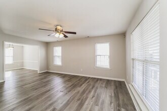 6109 Spanish Moss Ln in Charlotte, NC - Building Photo - Building Photo