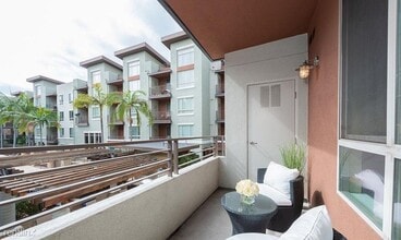 100 S Alameda St in Los Angeles, CA - Building Photo - Building Photo