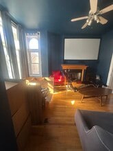 1523 N Elk Grove Ave, Unit 2 in Chicago, IL - Foto de edificio - Building Photo