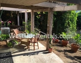 4374 Hillview Dr, Unit B in Malibu, CA - Building Photo