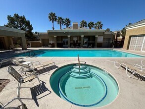 8070 W Russell Rd in Las Vegas, NV - Building Photo - Building Photo