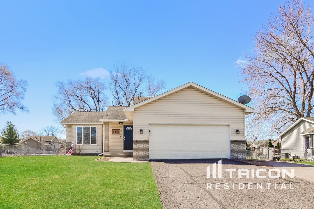 5240 149th Ln NW in Ramsey, MN - Building Photo