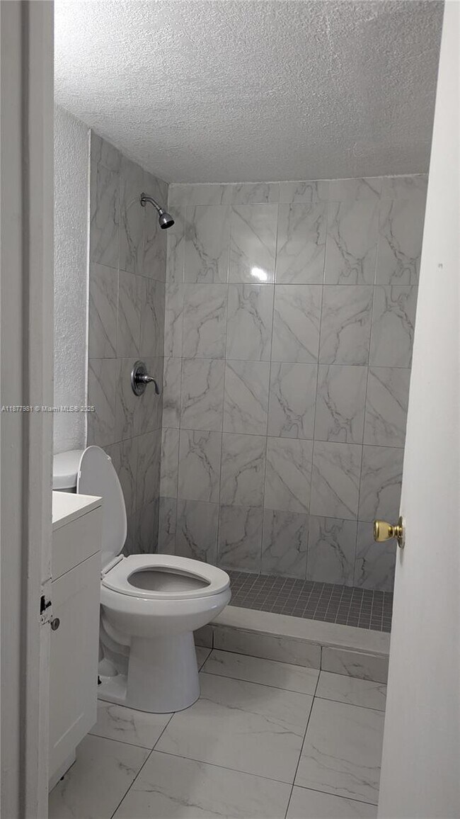 1251 NE 108th St in Miami, FL - Building Photo - Building Photo