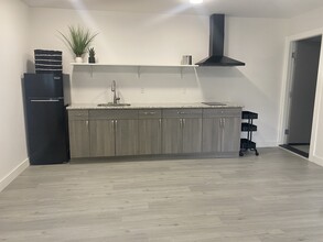 3711 Veteran Ave, Unit Palms Studio - Duplex in Los Angeles, CA - Foto de edificio - Building Photo