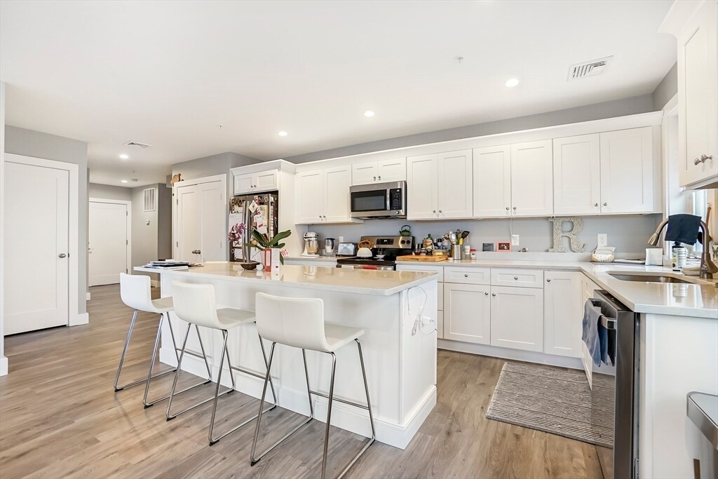 245 Bussey St in Dedham, MA - Building Photo
