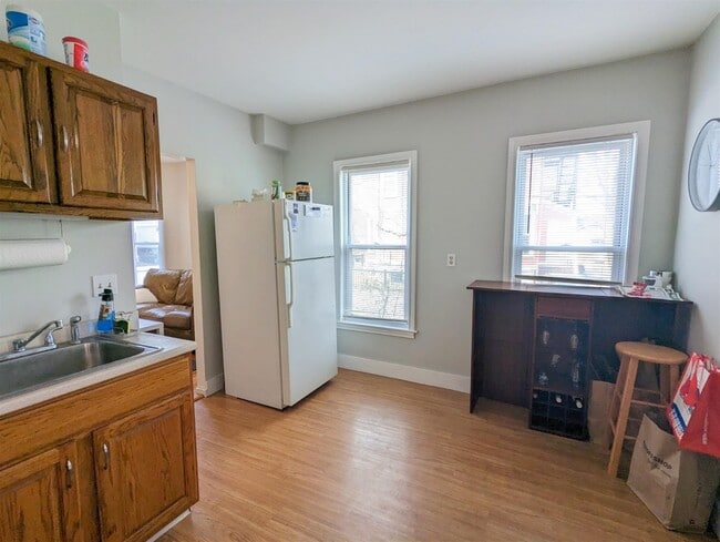 383 Highland Ave, Unit 1 in Somerville, MA - Foto de edificio - Building Photo