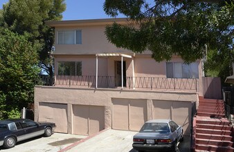 1600 E 31st St in Oakland, CA - Foto de edificio - Building Photo