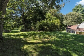 606 Springs Rd in Bedford, MA - Building Photo - Building Photo