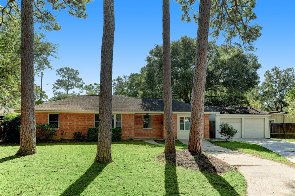 2015 Ebony Ln in Houston, TX - Building Photo