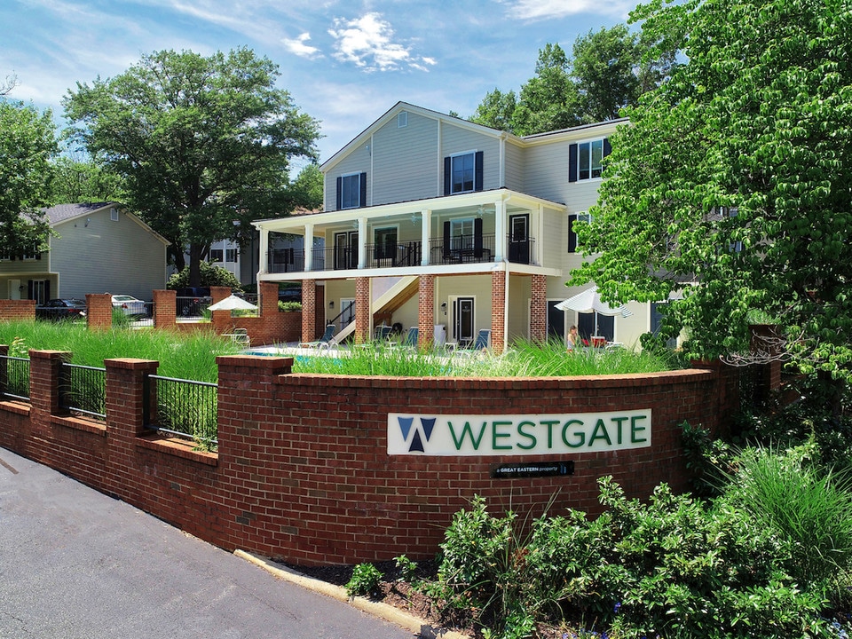 Westgate Apartments in Charlottesville, VA - Foto de edificio