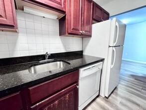 60 Pleasant St, Unit 206 in Arlington, MA - Building Photo - Building Photo