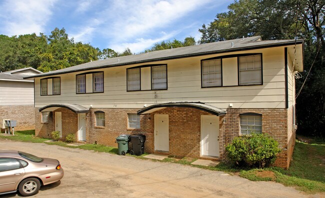 1742 Hartsfield Rd in Tallahassee, FL - Foto de edificio - Building Photo