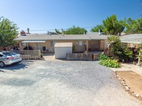 20237 Zuni Rd in Apple Valley, CA - Foto de edificio - Building Photo