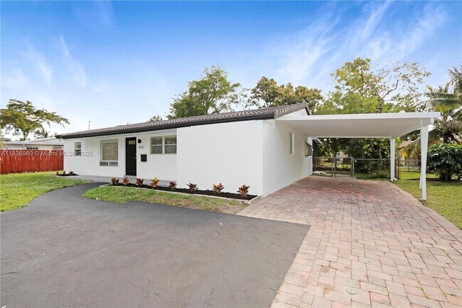610 NW 38th Ct in Pompano Beach, FL - Building Photo - Building Photo
