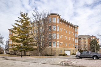 Towne Centre Condominiums in Bensenville, IL - Building Photo - Building Photo