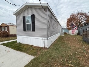 831 N Pontiac Trail in Walled Lake, MI - Building Photo - Building Photo