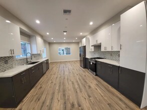 10934 Nettleton St in Sun Valley, CA - Foto de edificio - Building Photo
