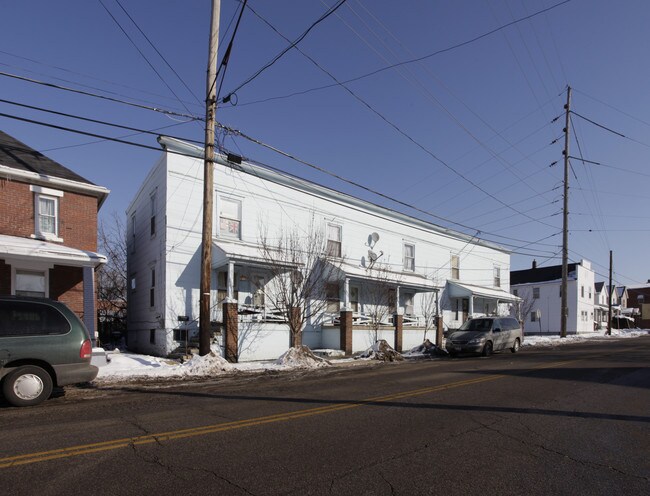 659 W Hopocan Ave in Barberton, OH - Building Photo - Building Photo