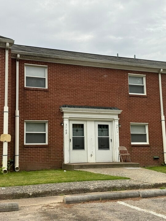 3709 Angela Dr in Richmond, VA - Building Photo