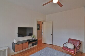143 Beaconsfield Rd, Unit 3 in Brookline, MA - Building Photo - Building Photo
