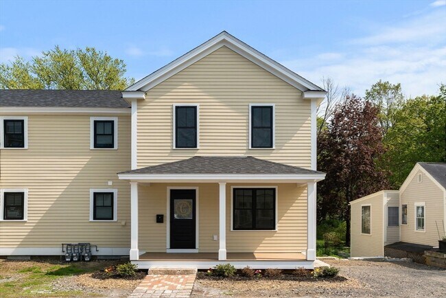 197 Main St in Groton, MA - Building Photo - Building Photo