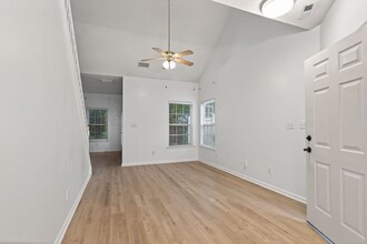 302 Dorothy Dr in Yorktown, VA - Building Photo - Building Photo