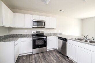 1059 Manor Dr in Rocky Mount, NC - Foto de edificio - Building Photo