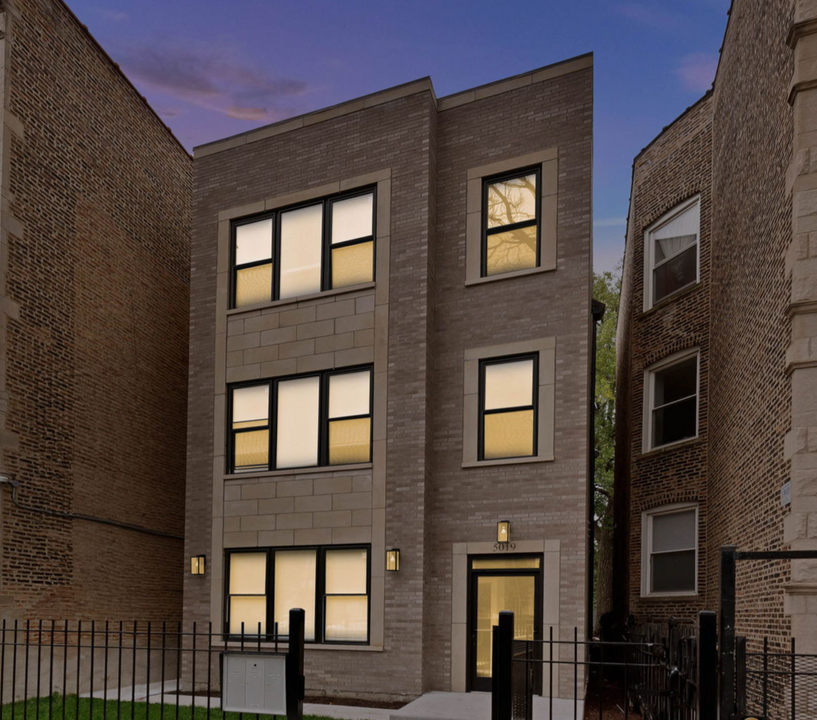 5019 S Indiana Ave in Chicago, IL - Building Photo