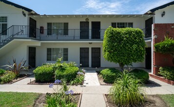 12581 Kensington Lane in Garden Grove, CA - Foto de edificio - Building Photo