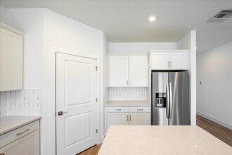 6751 SE Park Dr in Port Salerno, FL - Building Photo - Building Photo