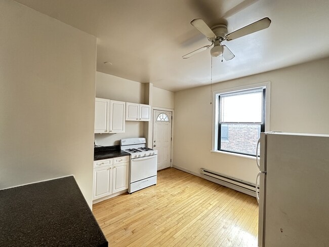 1322 Oak Ave, Unit H4 in Evanston, IL - Building Photo - Building Photo