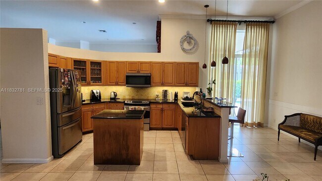 property at 2610 Oakbrook Ct