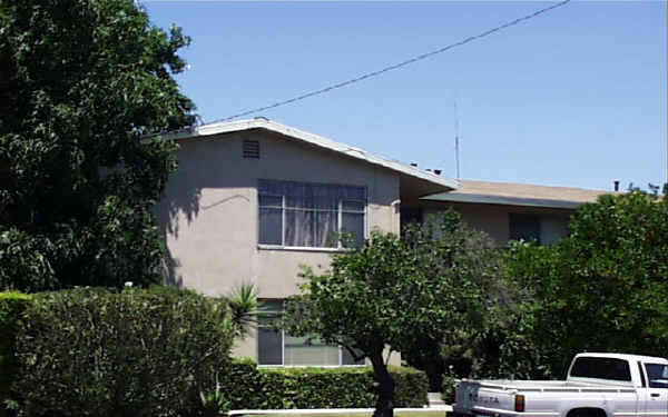 7002 Hayvenhurst Ave in Van Nuys, CA - Building Photo