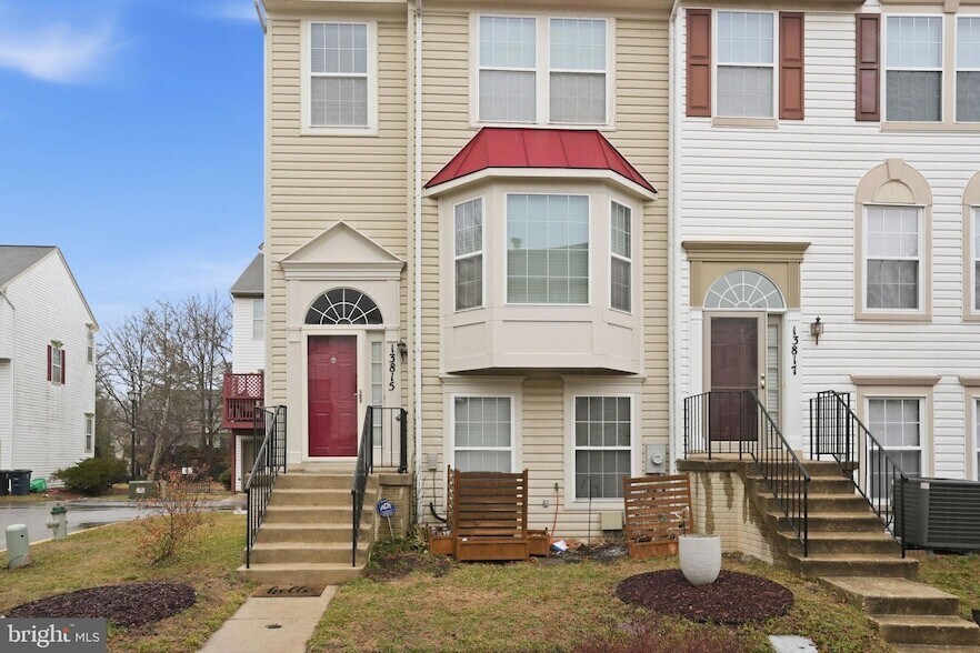 13815 Churchville Dr in Upper Marlboro, MD - Foto de edificio