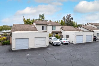 Westwinds in Escondido, CA - Foto de edificio - Building Photo