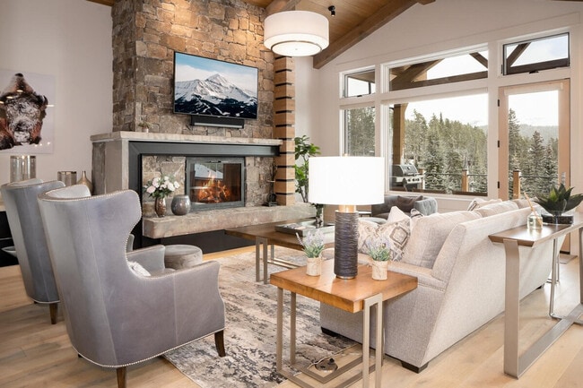 83 Mountain Loop Rd